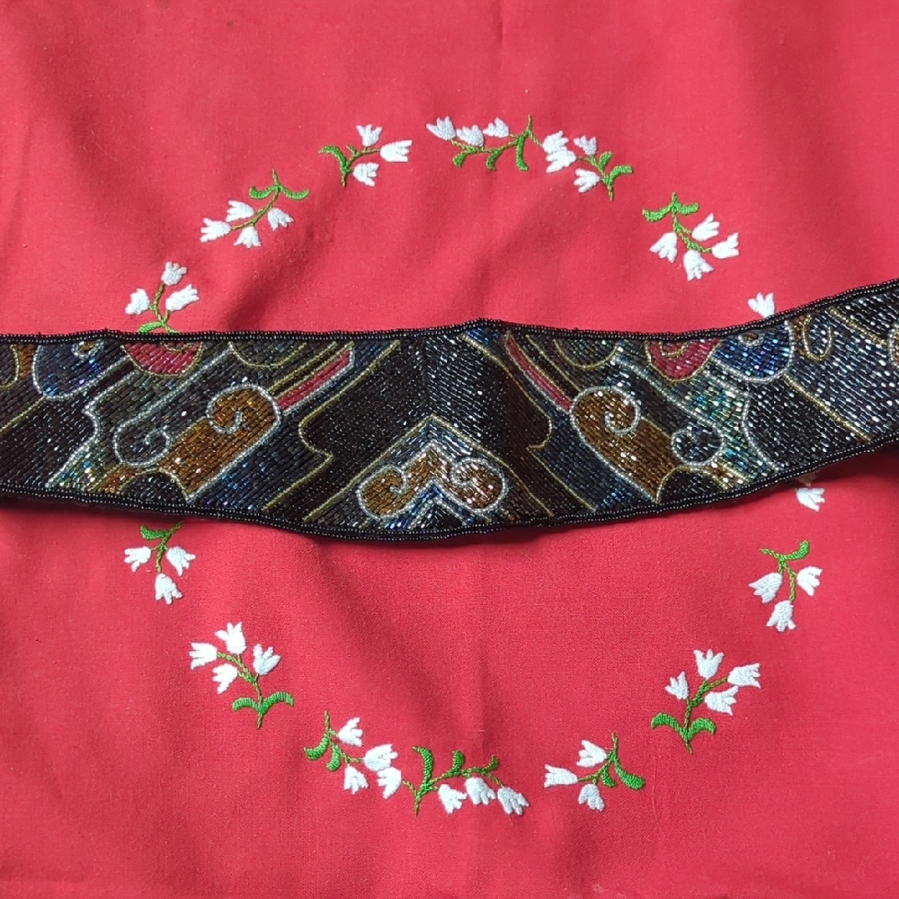 🖤 Metallic Beaded Belt